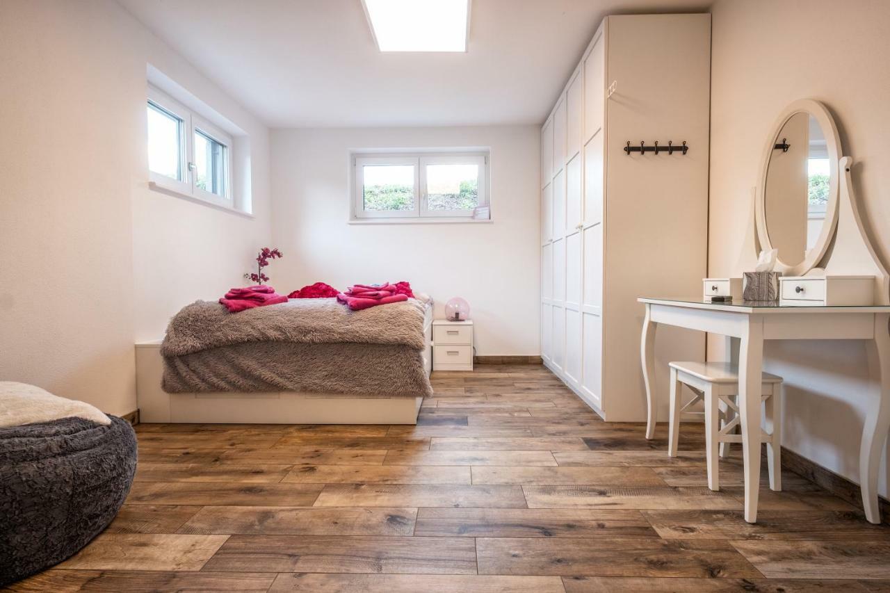 אניף Moderne Souterrain-Wohnung מראה חיצוני תמונה